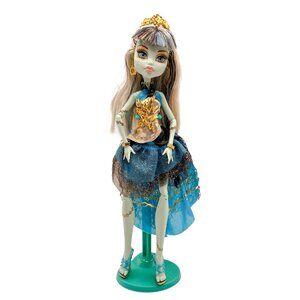 Monster High Frankie Stein – 13 Wishes Doll – Mostly Complete with Stand